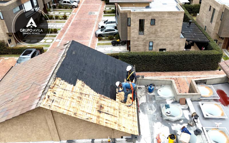 Instalación de teja de zinc sobre estructura