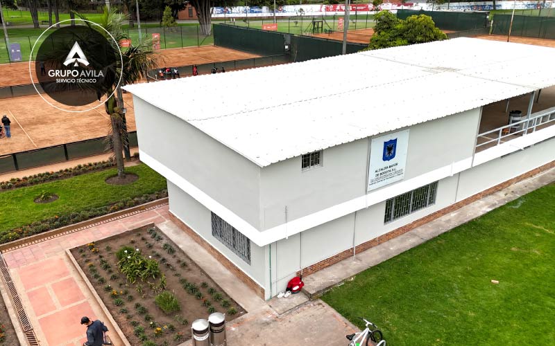 Revisión de fijaciones en un techo