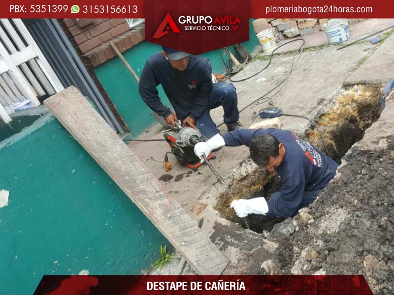 Destape y limpieza de tuberías con máquina de agua a presión en Bogotá »